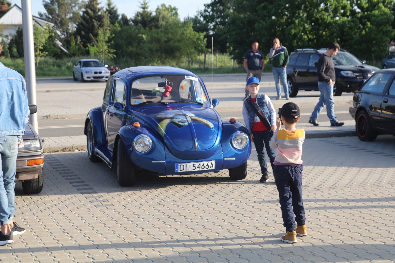 Legnickie KLasyki Nocą na parkingu przy Bielańskiej