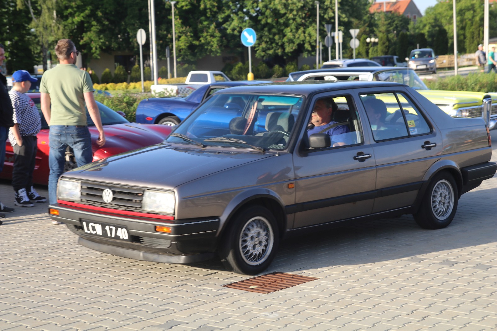 Legnickie KLasyki Nocą na parkingu przy Bielańskiej