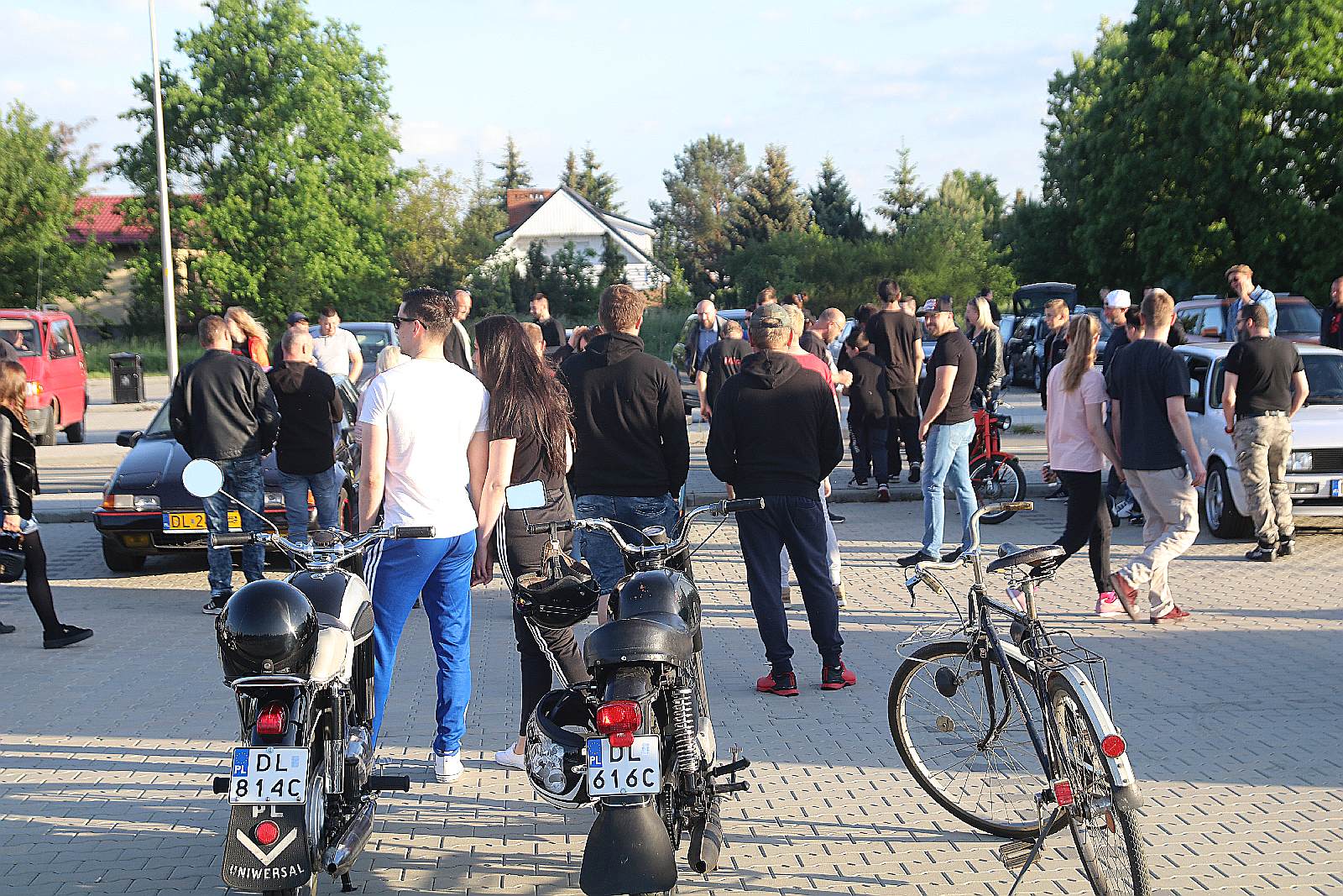 Legnickie KLasyki Nocą na parkingu przy Bielańskiej