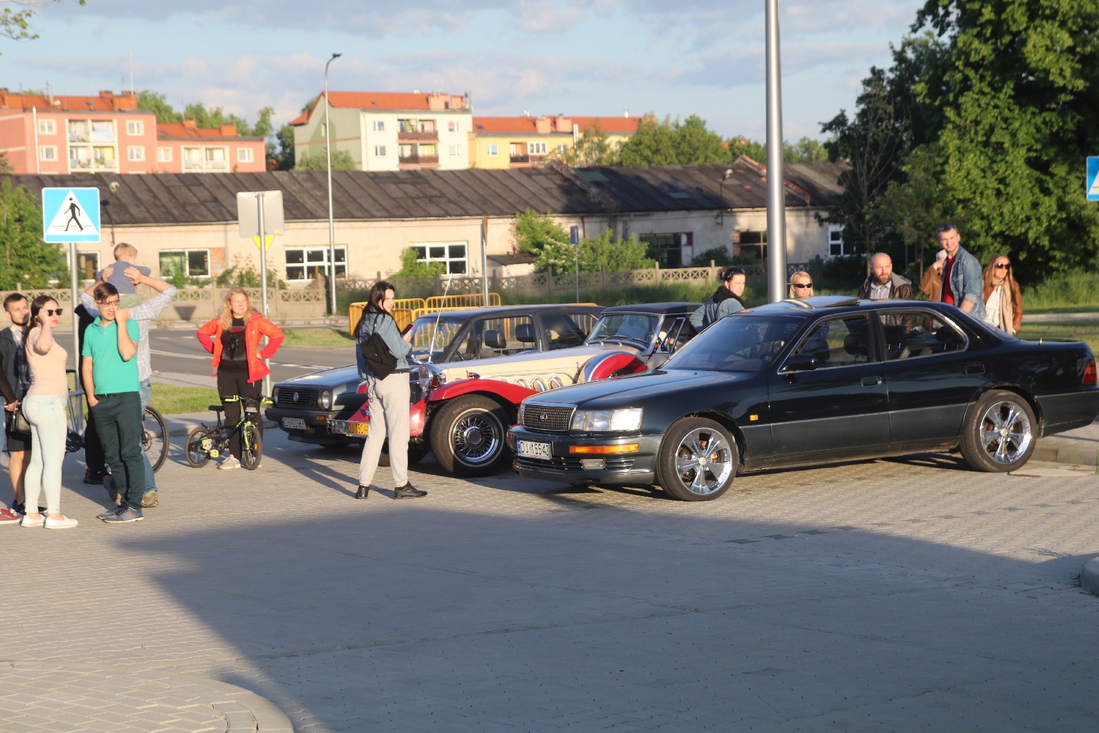 Legnickie KLasyki Nocą na parkingu przy Bielańskiej