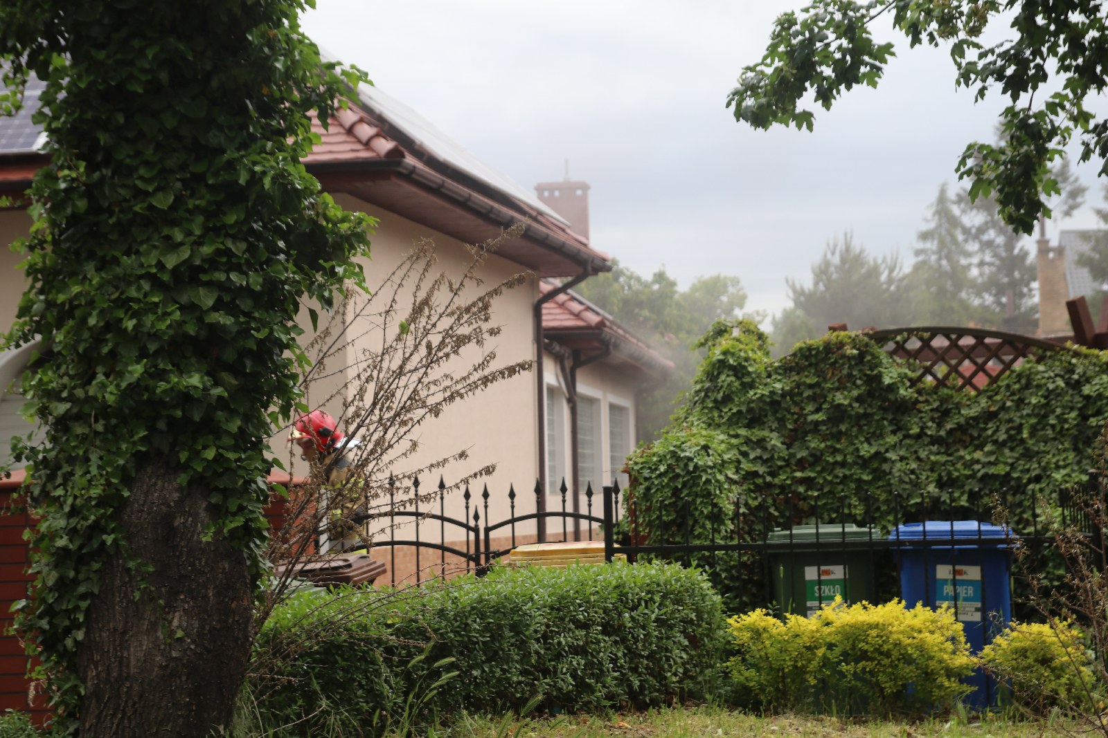 Strażacy gasili płonący garaż przy ul. Przemkowskiej
