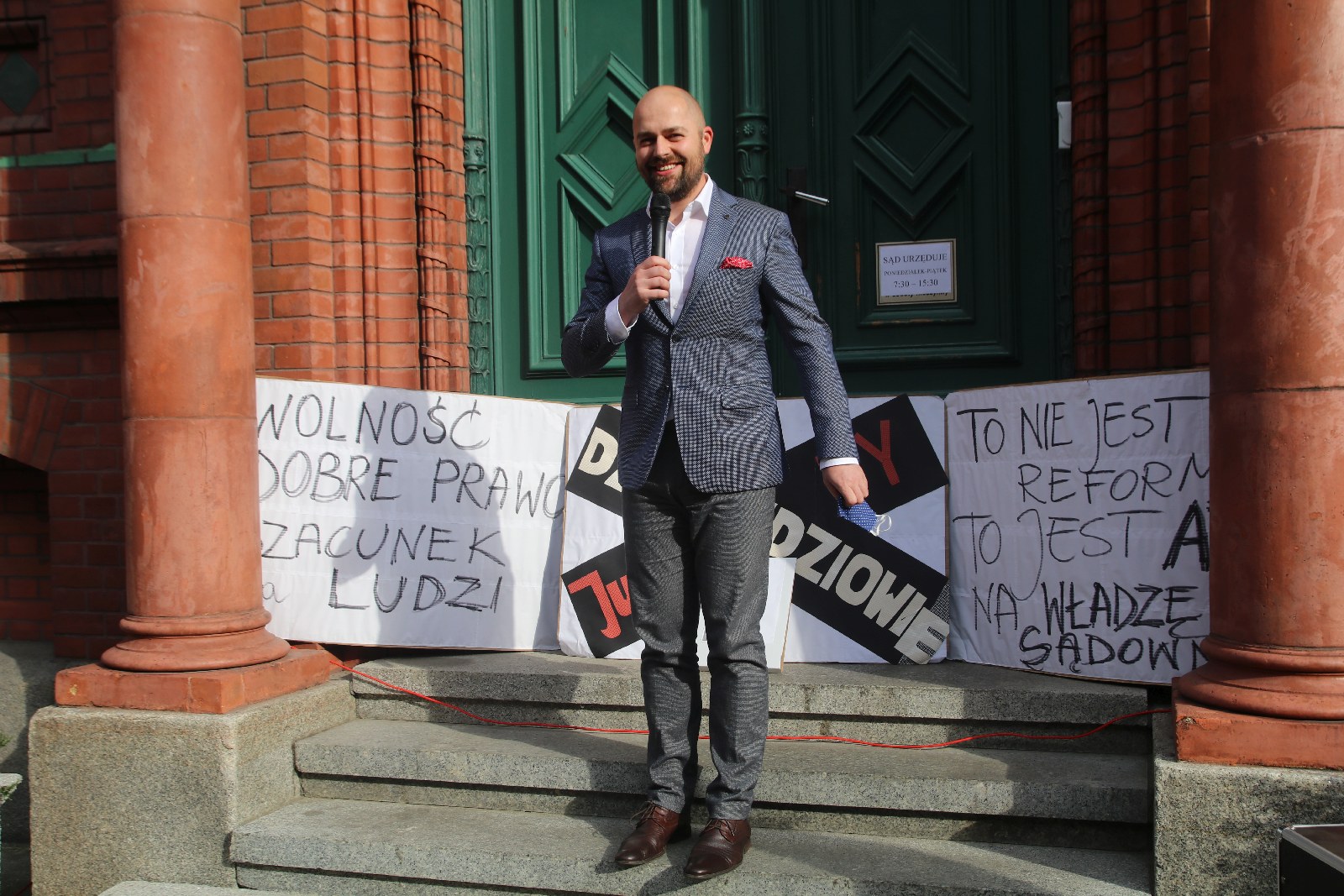 Przed Sądem Okręgowym manifestowali w obronie sędziego