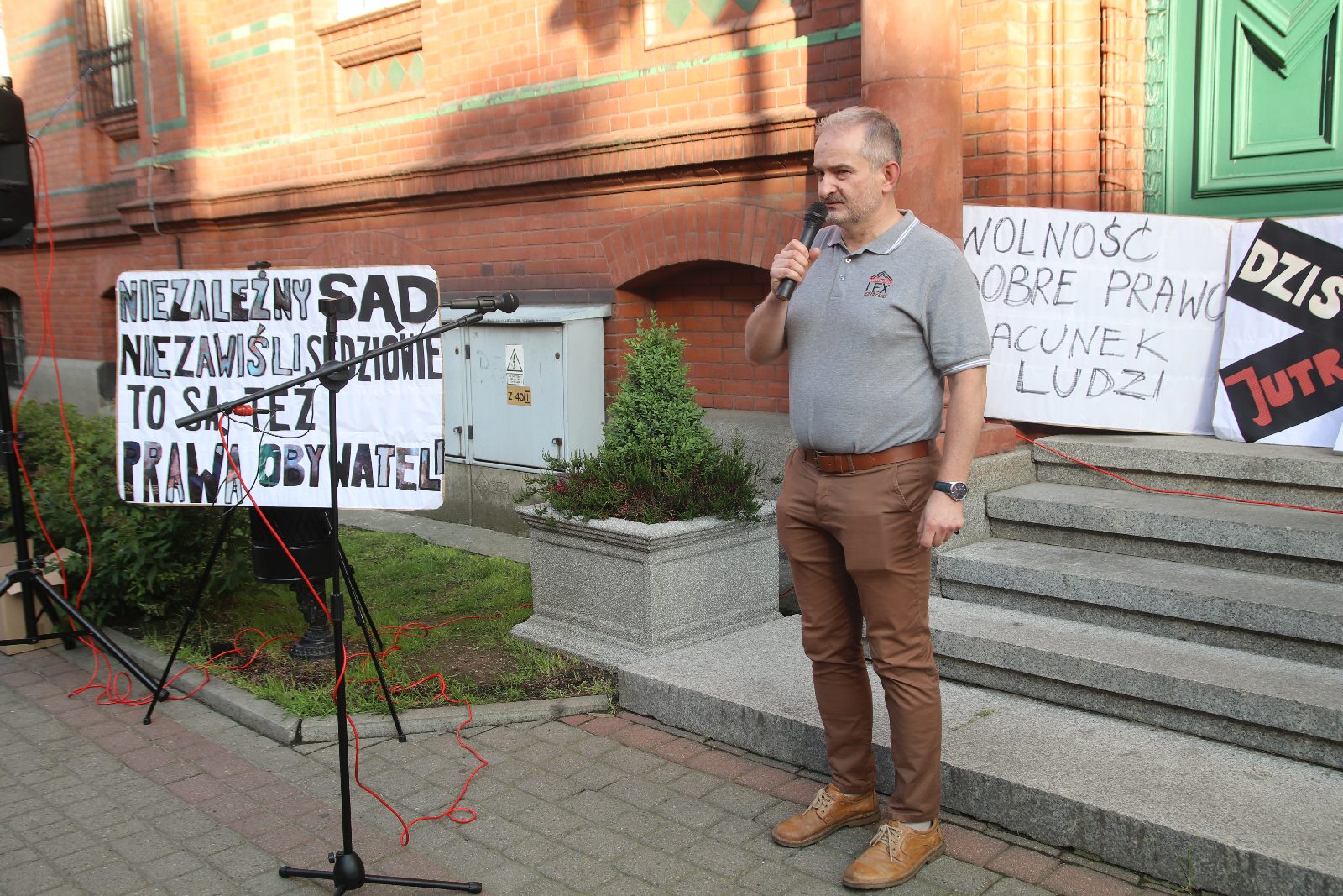 Przed Sądem Okręgowym manifestowali w obronie sędziego