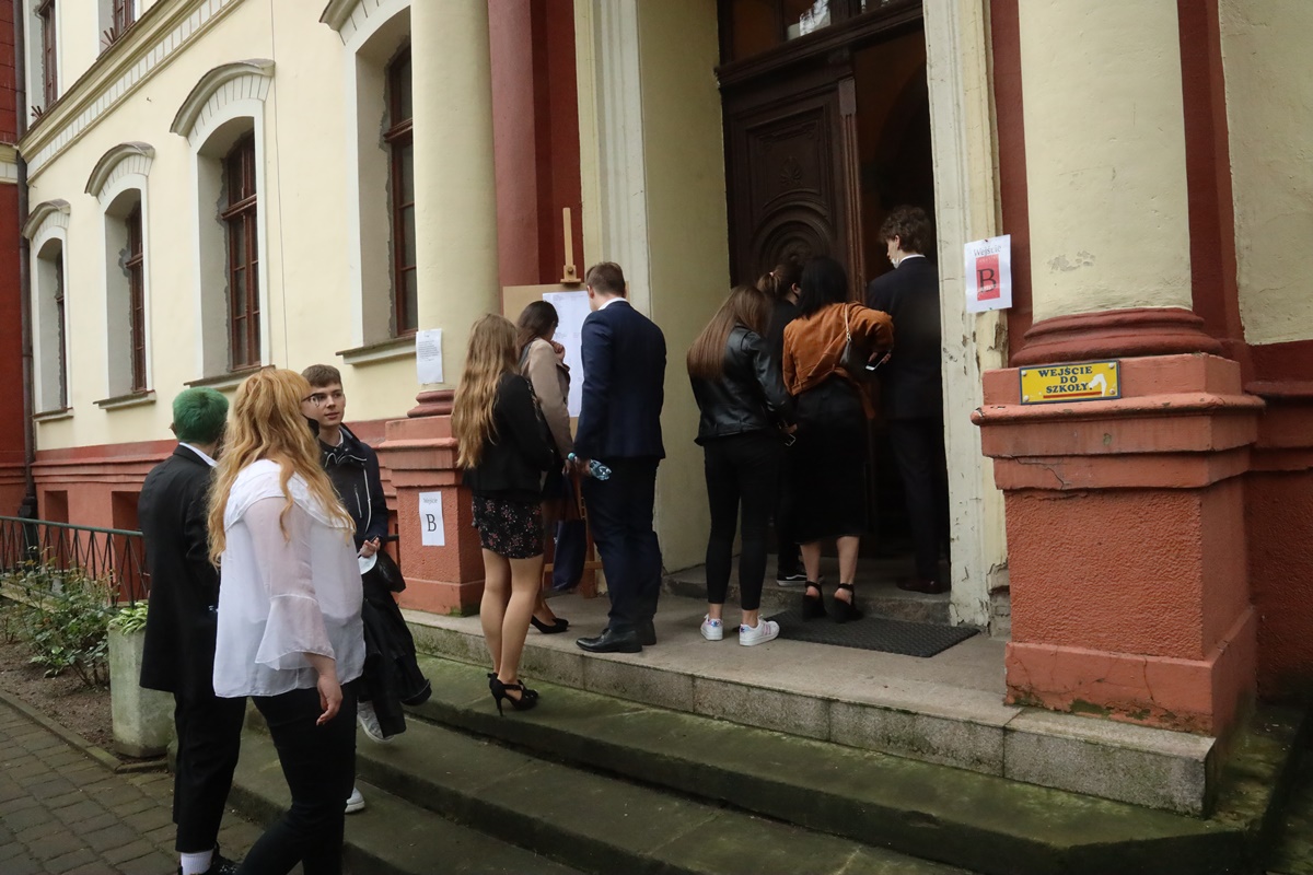 Maturzyści z I i V LO przystępili do ważnego egzaminu