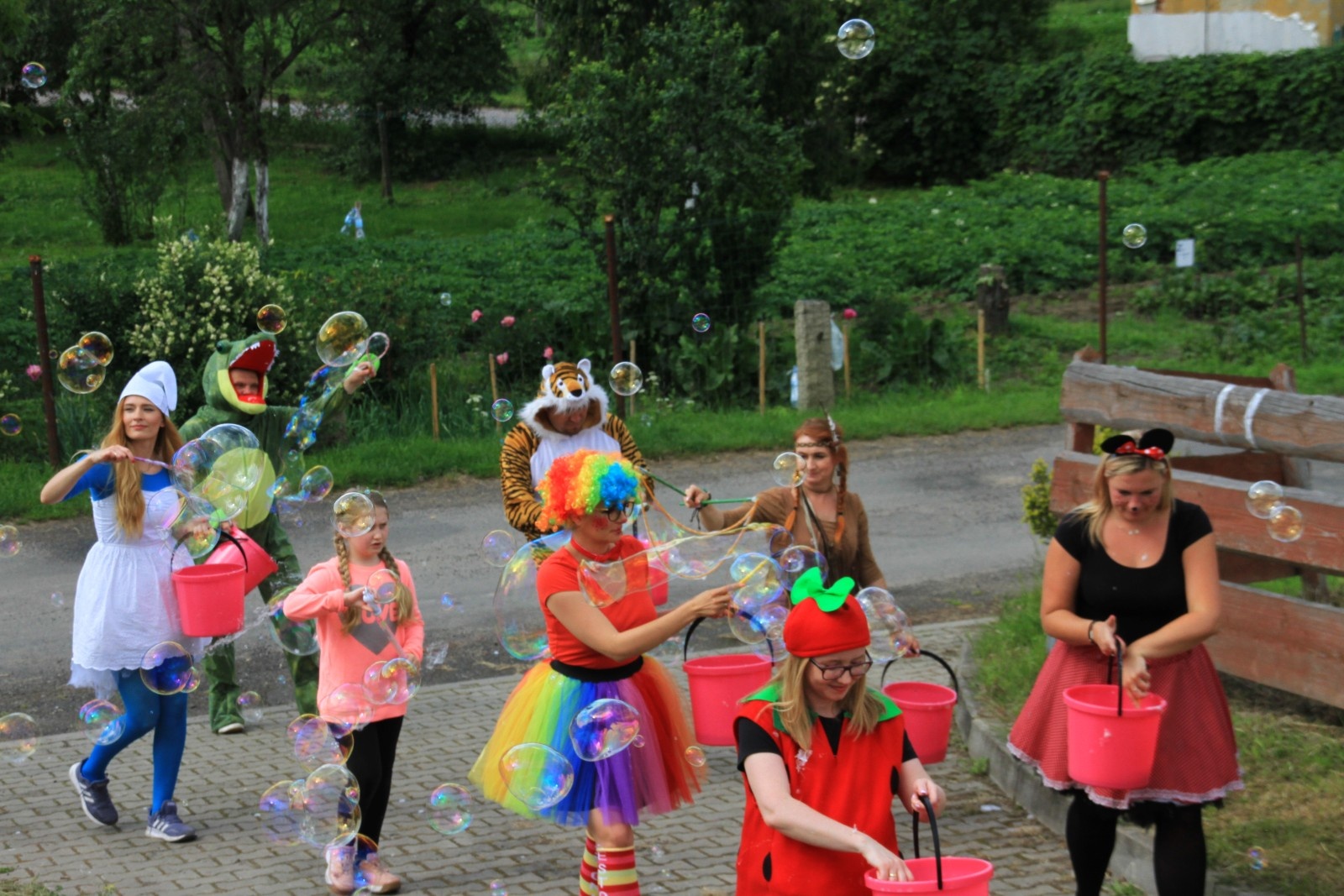 Bajkowa Parada na Dzień Dziecka w Lubieniu i Ogonowicach