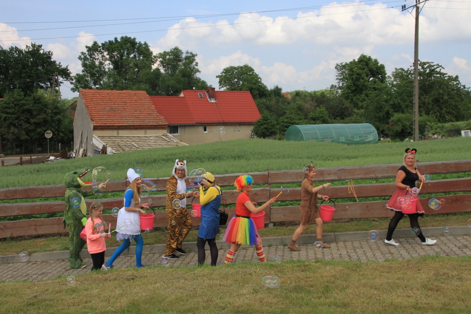 Bajkowa Parada na Dzień Dziecka w Lubieniu i Ogonowicach