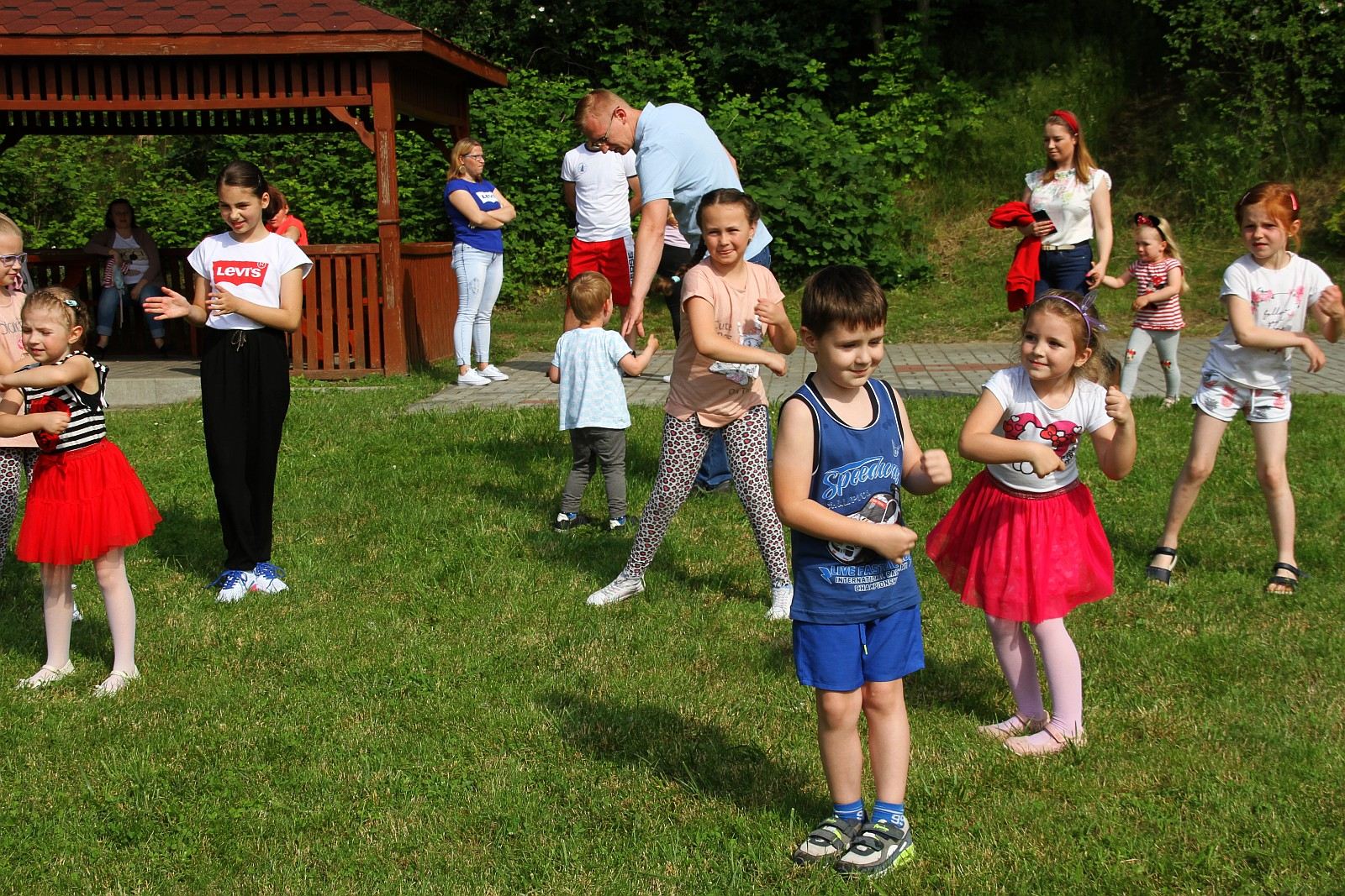 Bajkowa Parada na Dzień Dziecka w Lubieniu i Ogonowicach