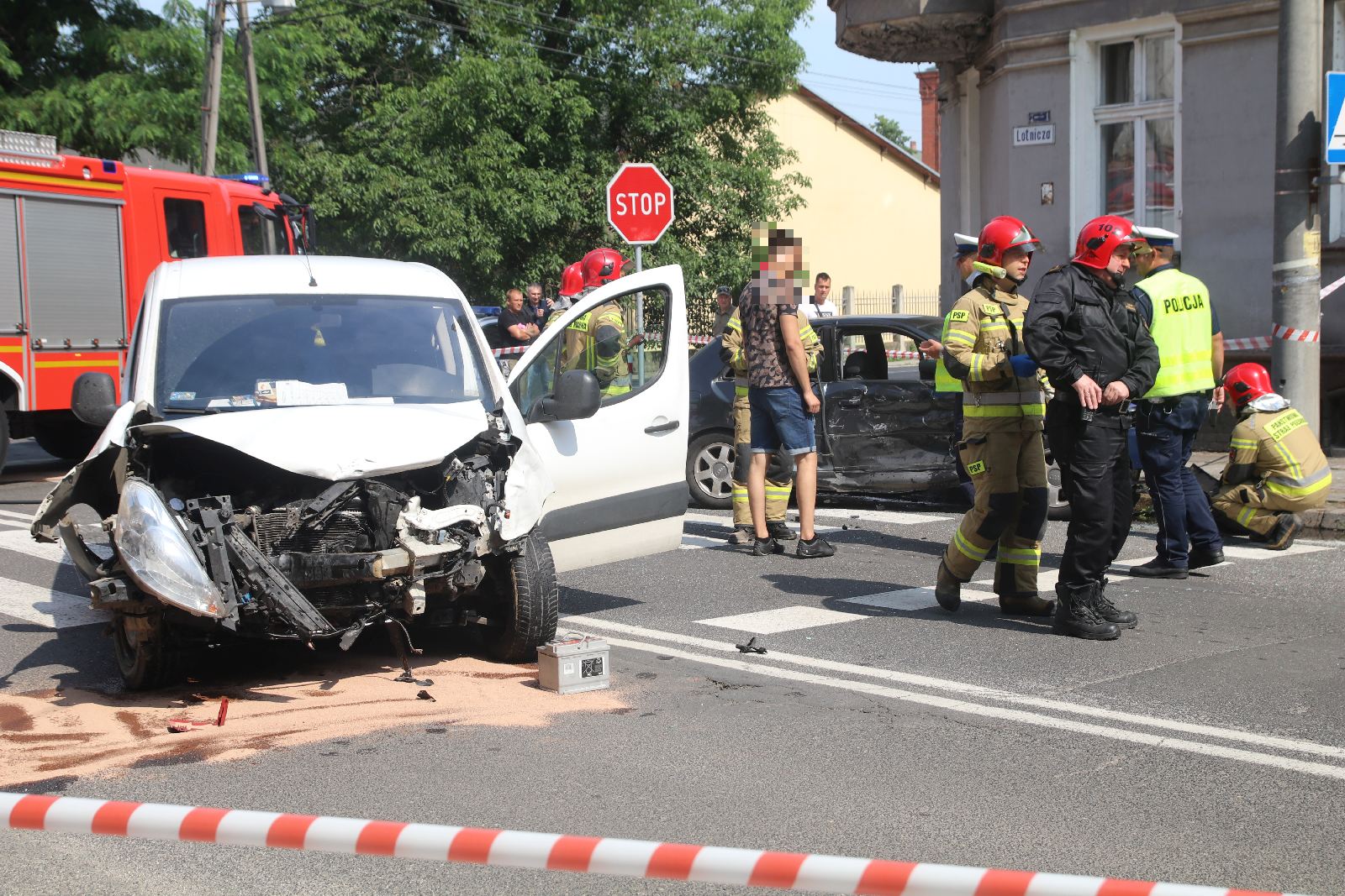 Wypadek na skrzyżowaniu Lotniczej z Hutników. Jedna osoba ranna
