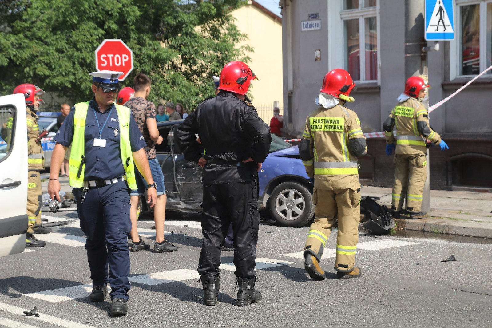 Wypadek na skrzyżowaniu Lotniczej z Hutników. Jedna osoba ranna