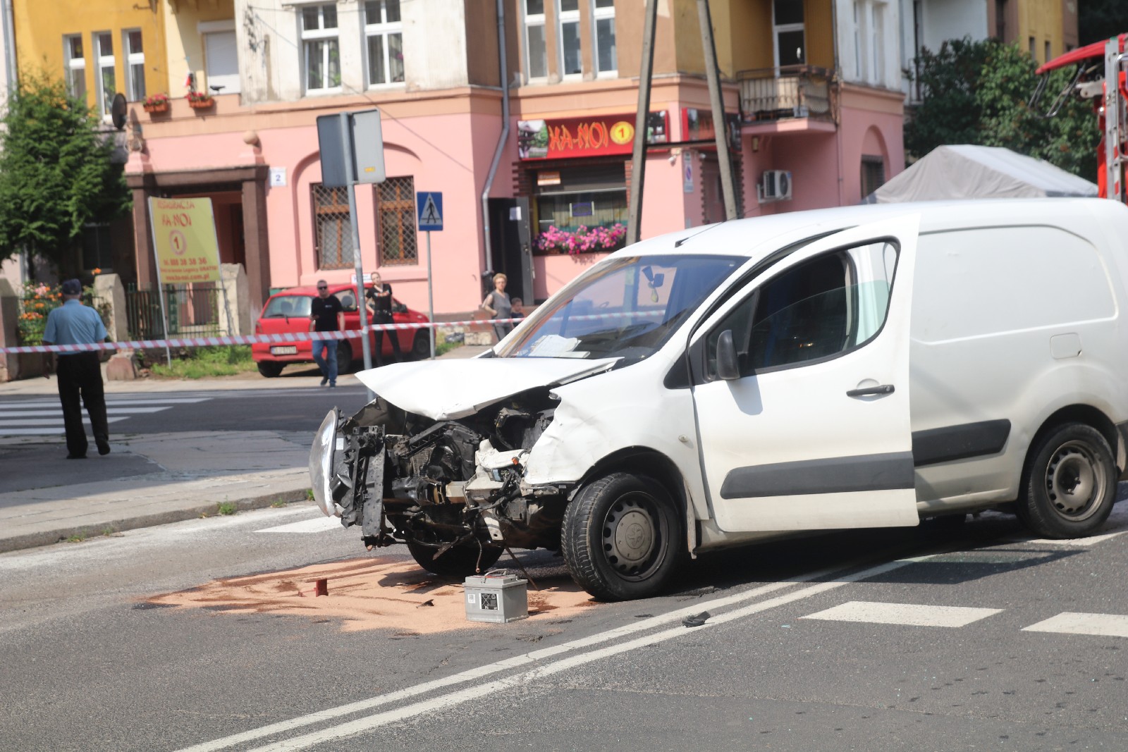 Wypadek na skrzyżowaniu Lotniczej z Hutników. Jedna osoba ranna