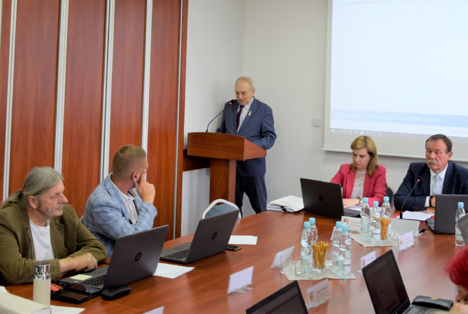Radni powiatu obradowali z zachowaniem zasad ostrożności