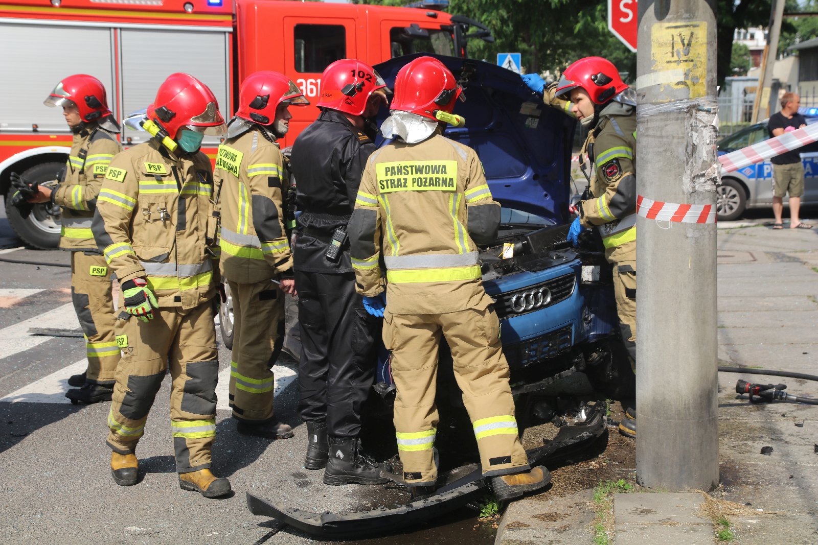 Wypadek na skrzyżowaniu Lotniczej z Hutników. Jedna osoba ranna