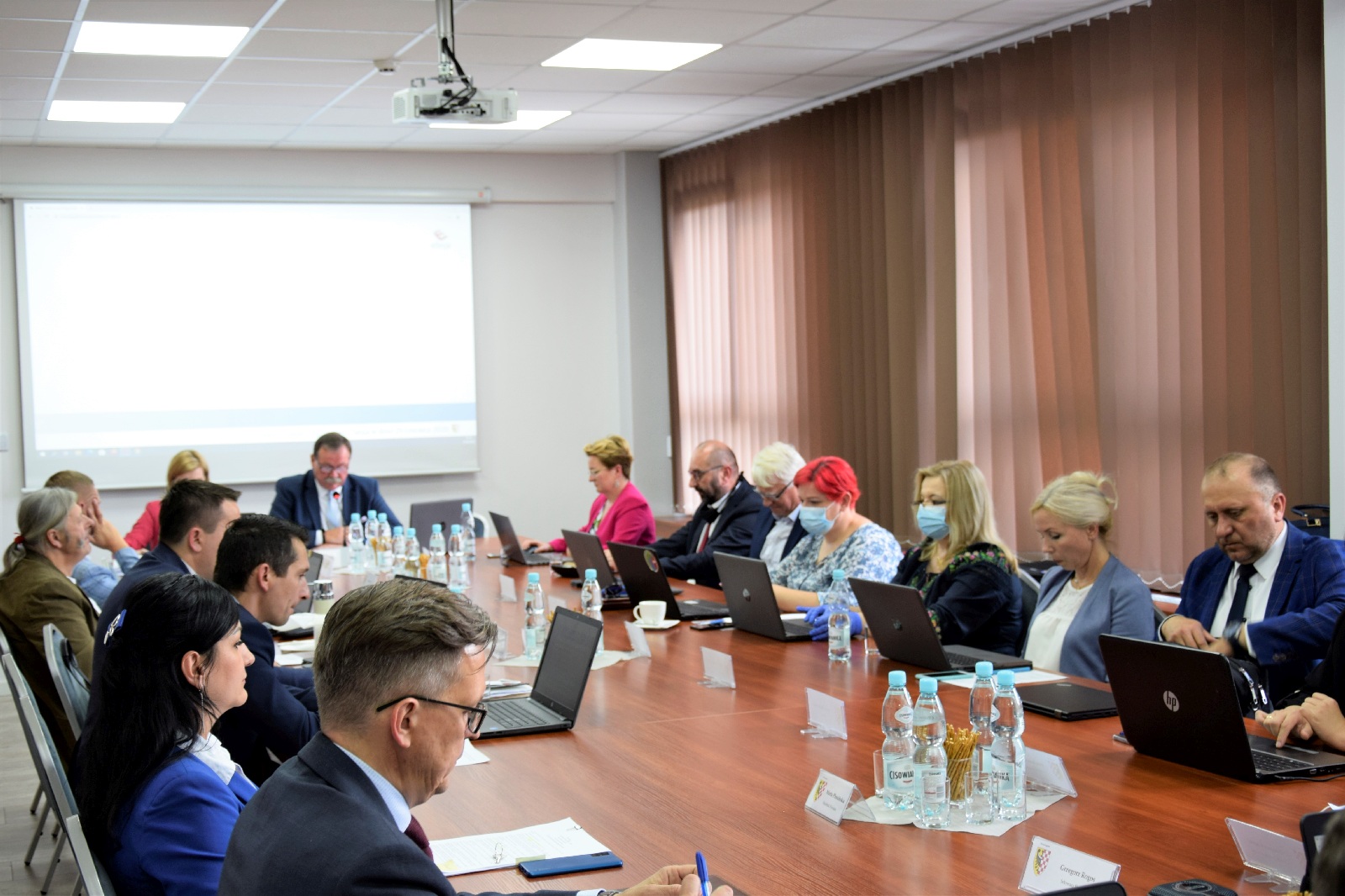 Radni powiatu obradowali z zachowaniem zasad ostrożności