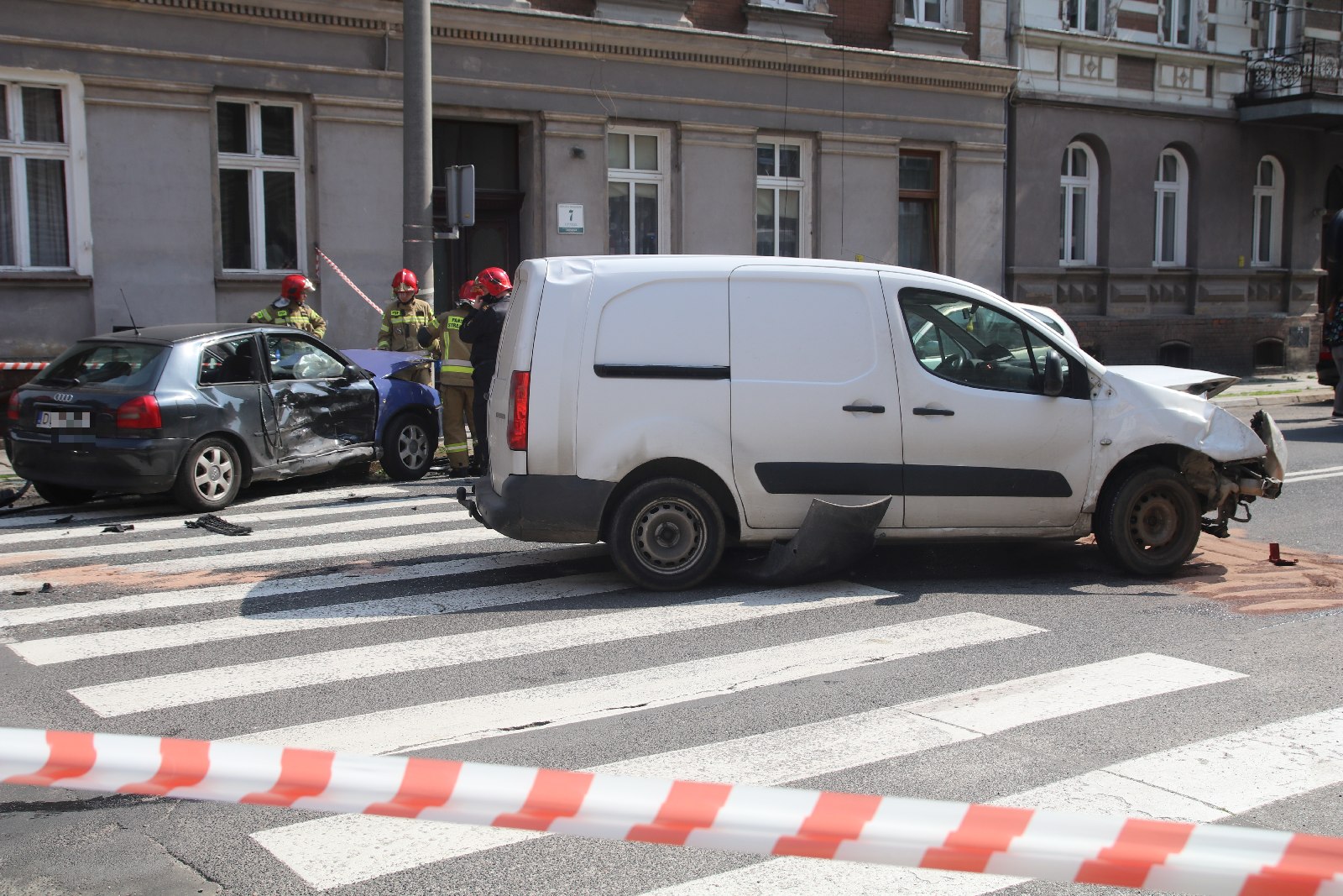 Wypadek na skrzyżowaniu Lotniczej z Hutników. Jedna osoba ranna