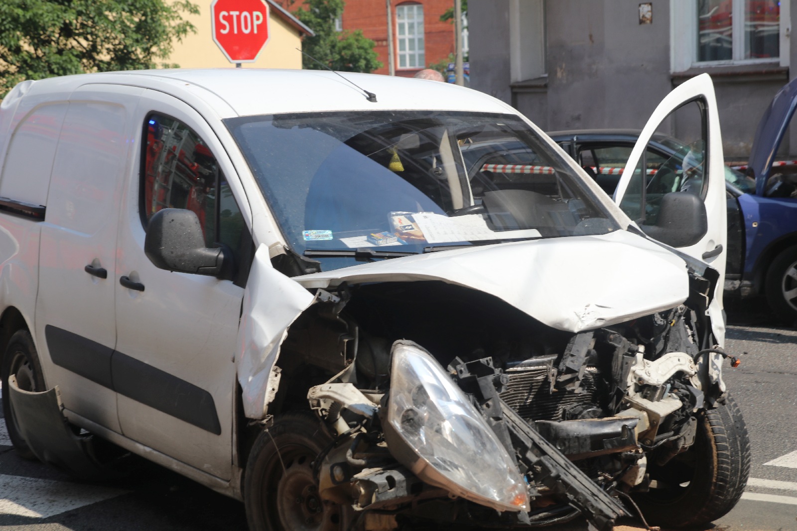Wypadek na skrzyżowaniu Lotniczej z Hutników. Jedna osoba ranna