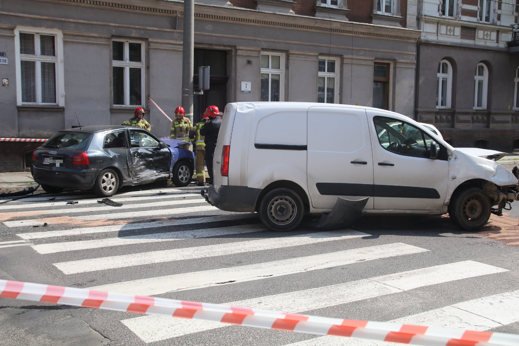 Wypadek na skrzyżowaniu Lotniczej z Hutników. Jedna osoba ranna
