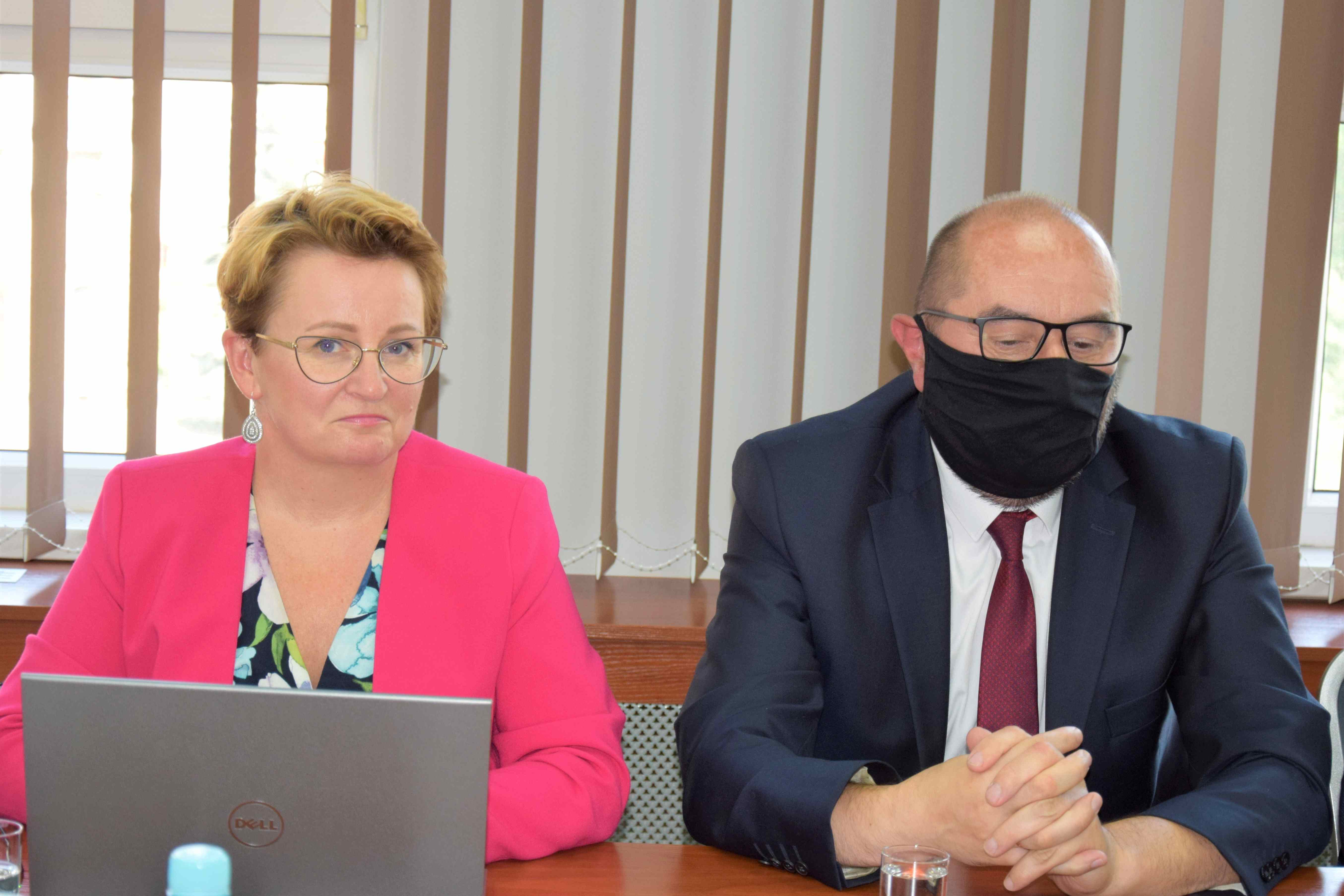 Radni powiatu obradowali z zachowaniem zasad ostrożności