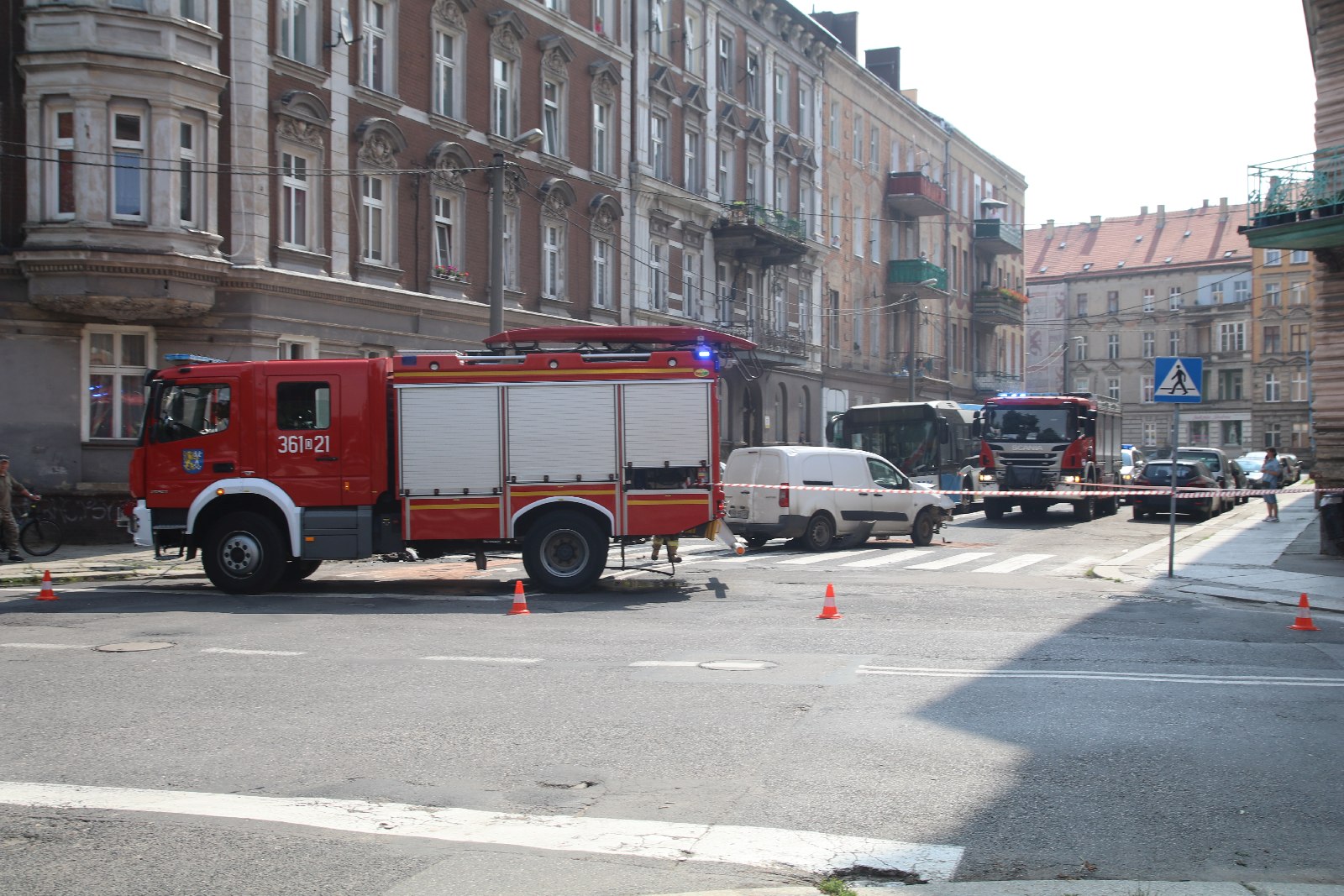 Wypadek na skrzyżowaniu Lotniczej z Hutników. Jedna osoba ranna