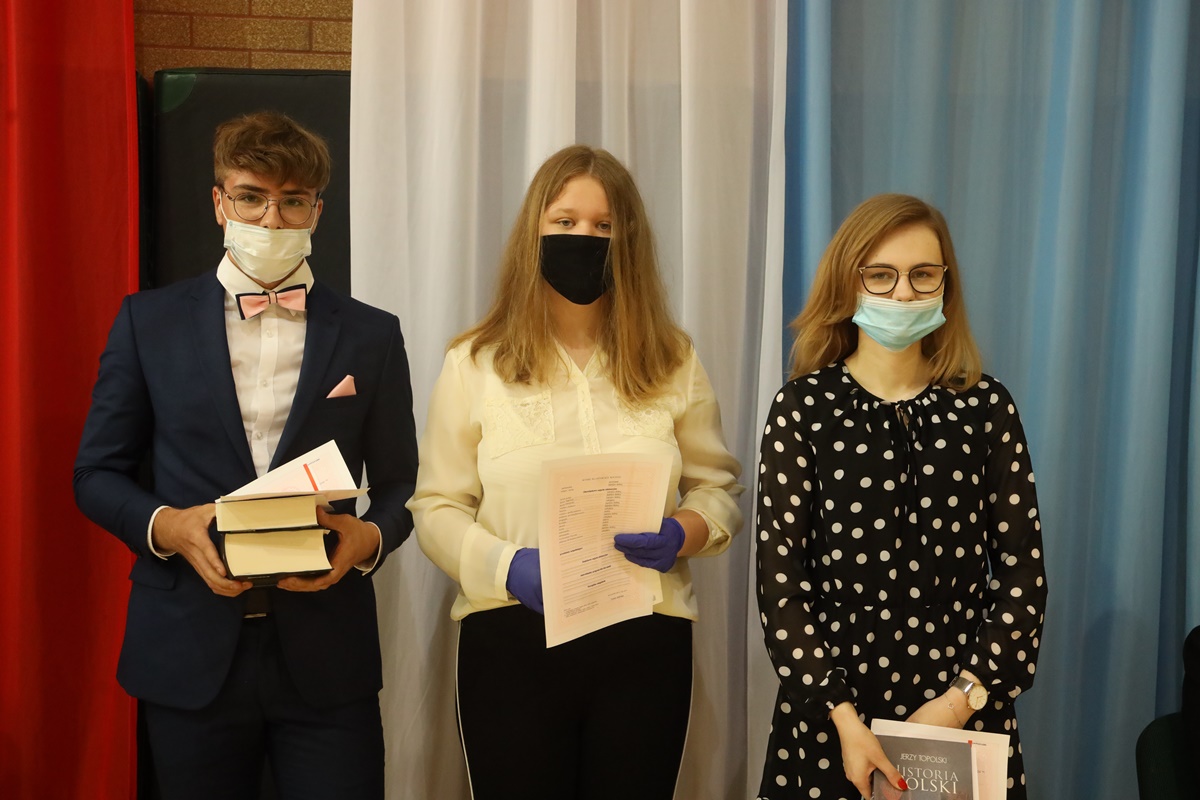 Rozdanie świadectw w V i II liceum ogólnokształcącym