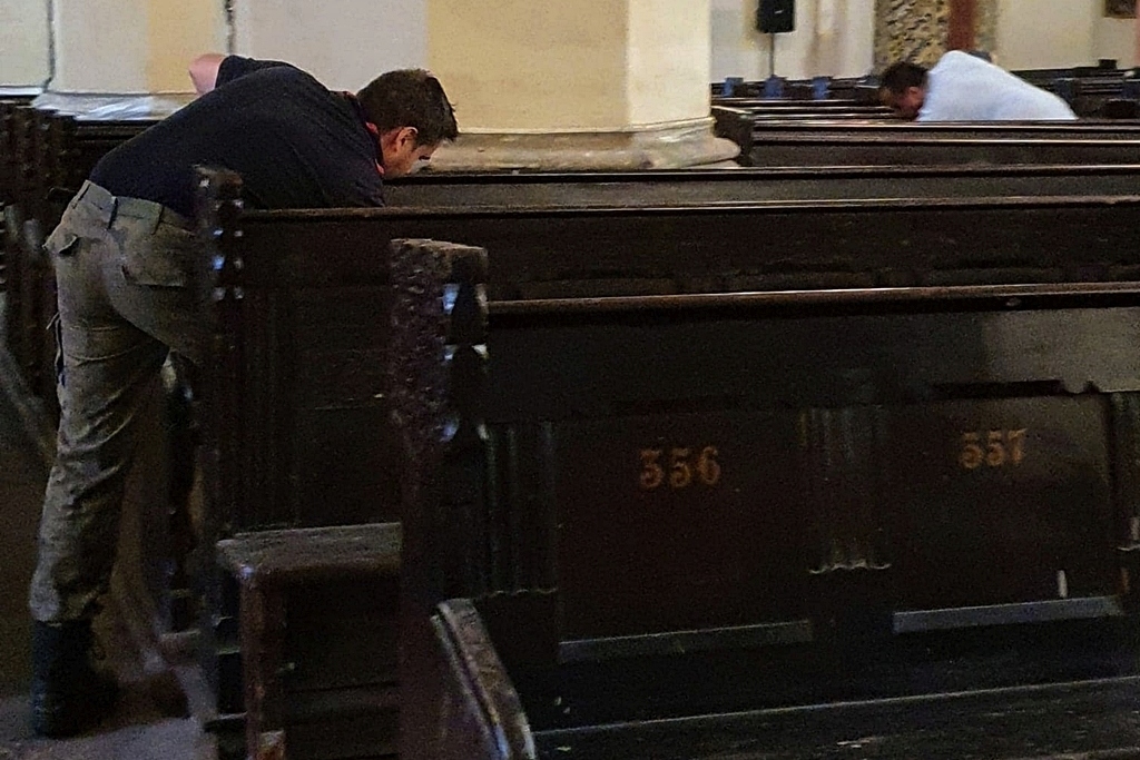 Legniccy harcerze sprzątali kościół ewangelicko - augsburski