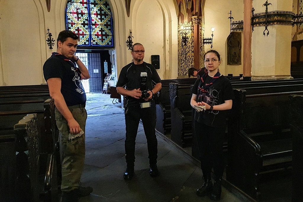 Legniccy harcerze sprzątali kościół ewangelicko - augsburski