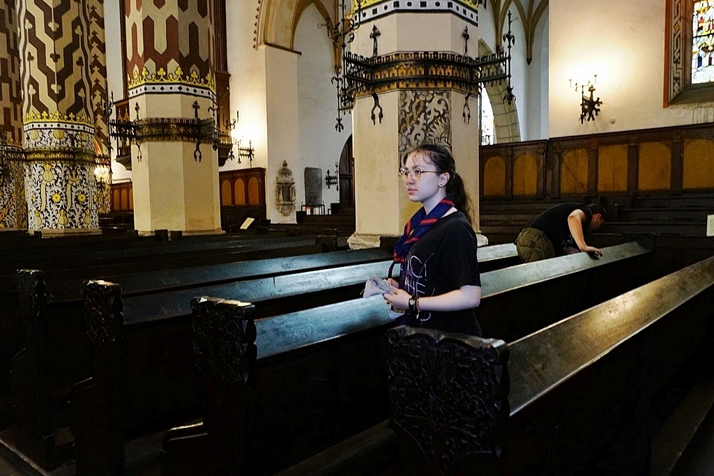 Legniccy harcerze sprzątali kościół ewangelicko - augsburski