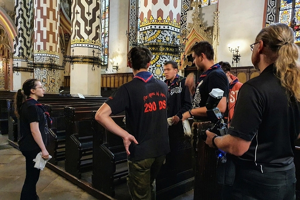 Legniccy harcerze sprzątali kościół ewangelicko - augsburski