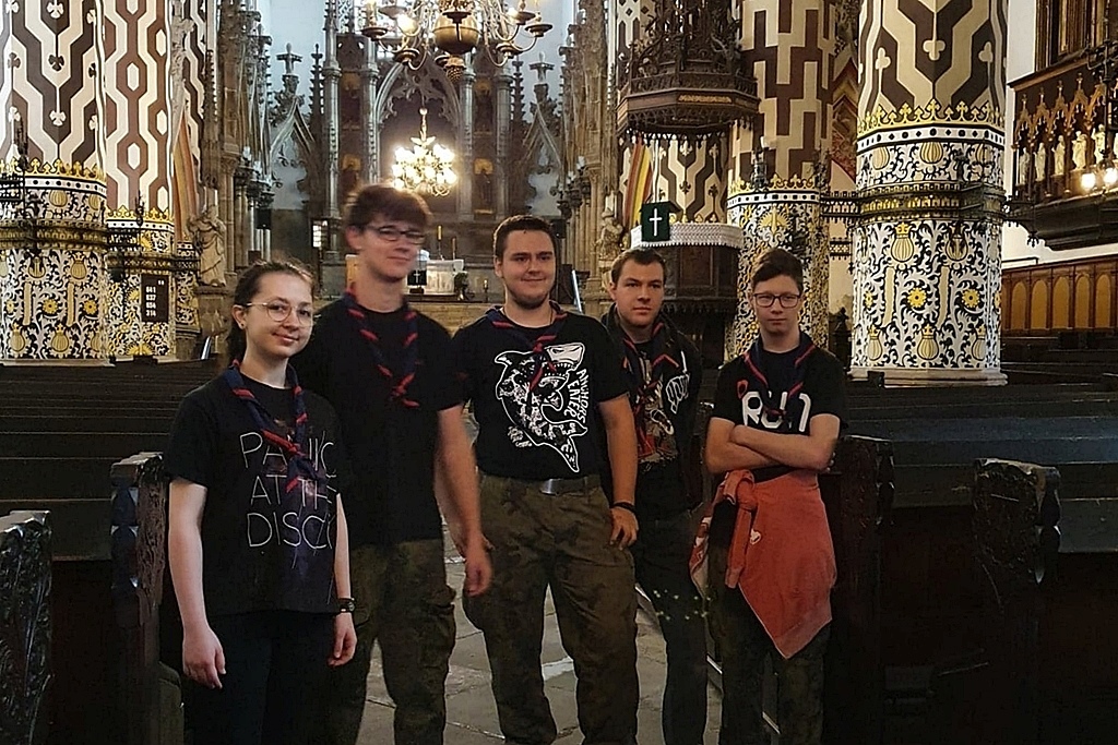 Legniccy harcerze sprzątali kościół ewangelicko - augsburski