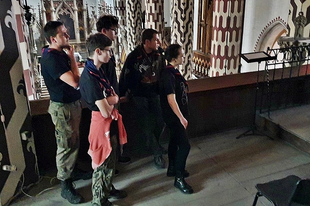 Legniccy harcerze sprzątali kościół ewangelicko - augsburski