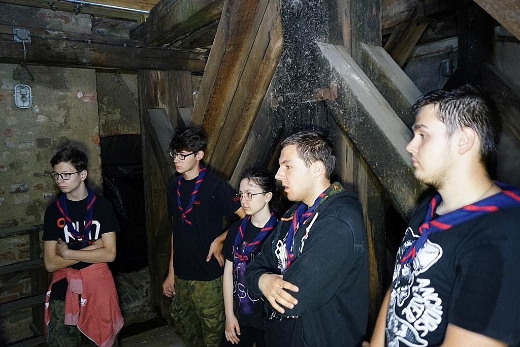 Legniccy harcerze sprzątali kościół ewangelicko - augsburski