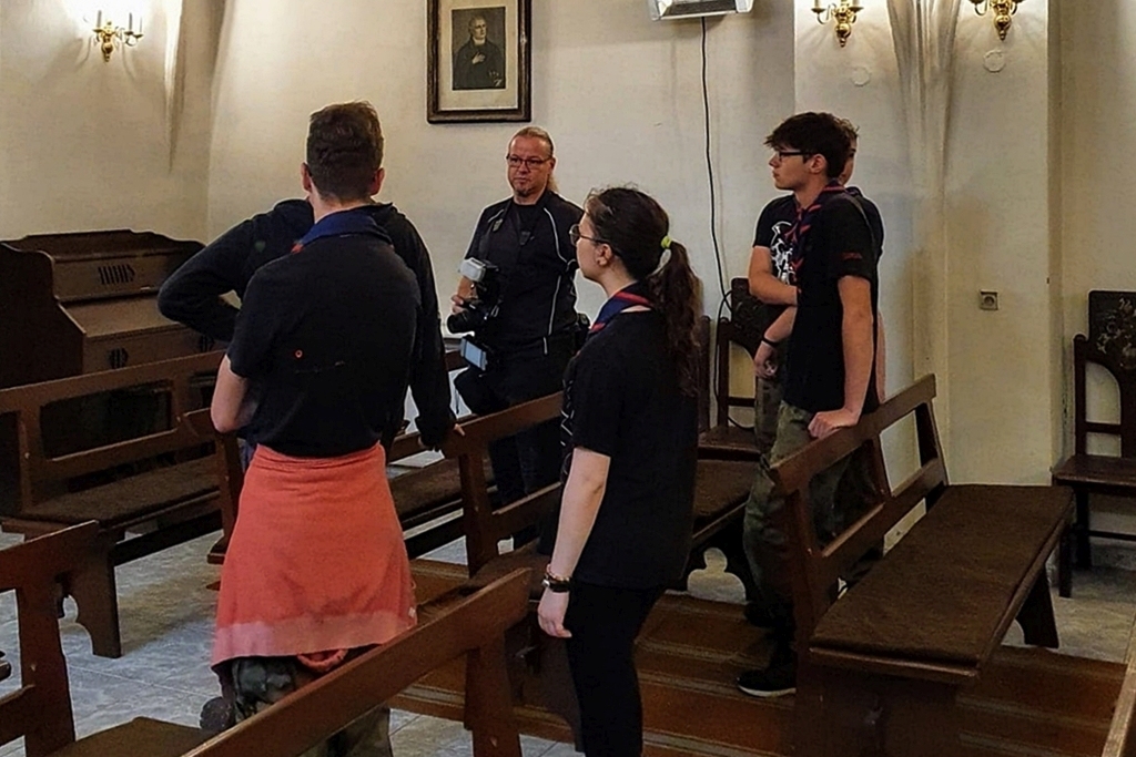 Legniccy harcerze sprzątali kościół ewangelicko - augsburski