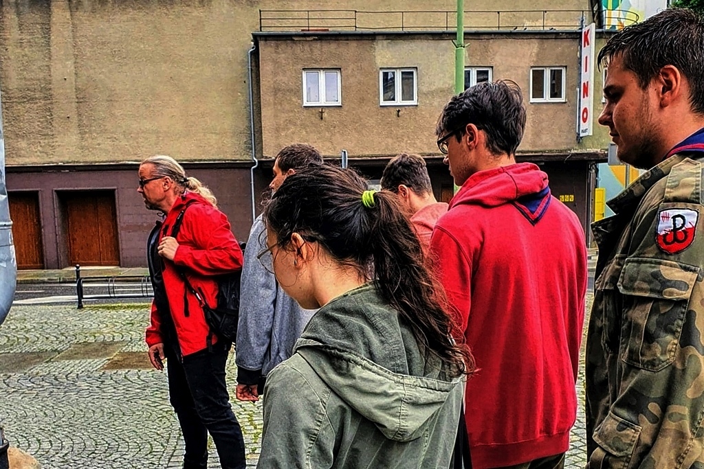 Legniccy harcerze sprzątali kościół ewangelicko - augsburski