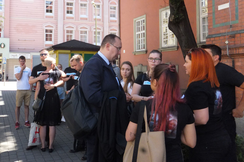 #jedzieszmysl. Wstrząsający apel matek przed legnickim sądem