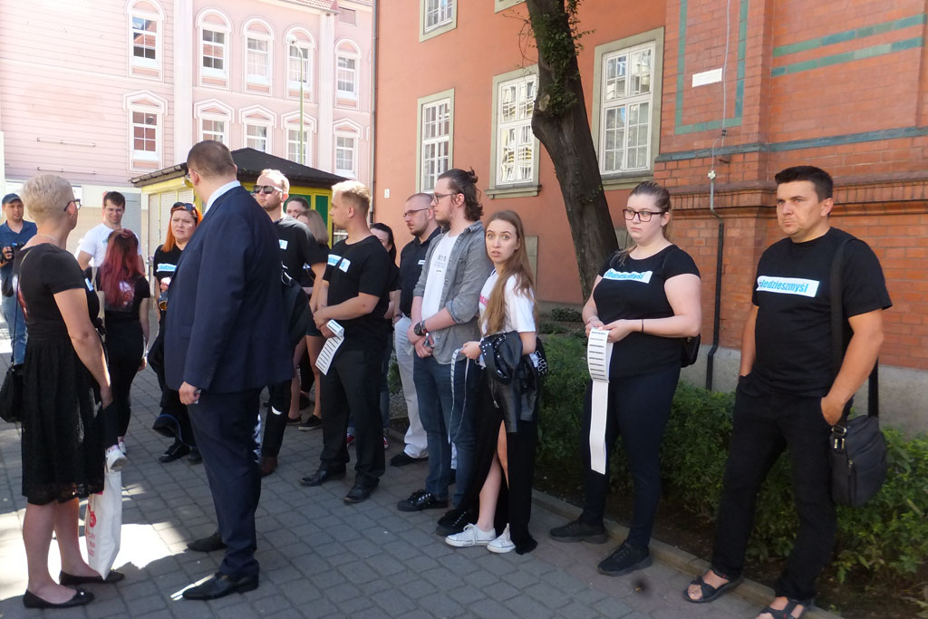#jedzieszmysl. Wstrząsający apel matek przed legnickim sądem