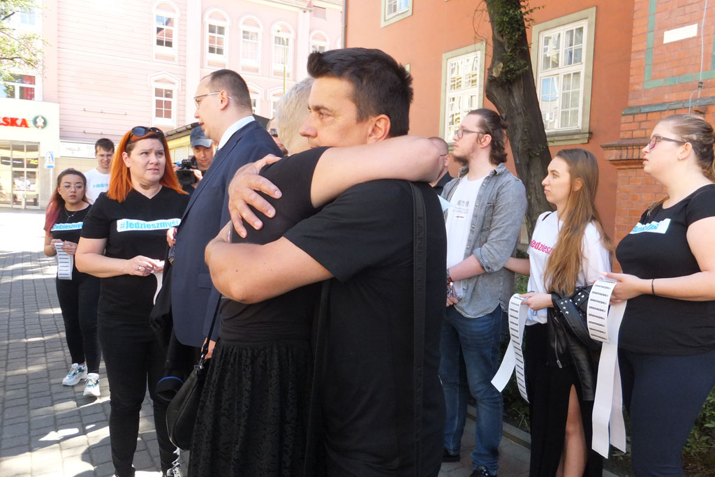 #jedzieszmysl. Wstrząsający apel matek przed legnickim sądem