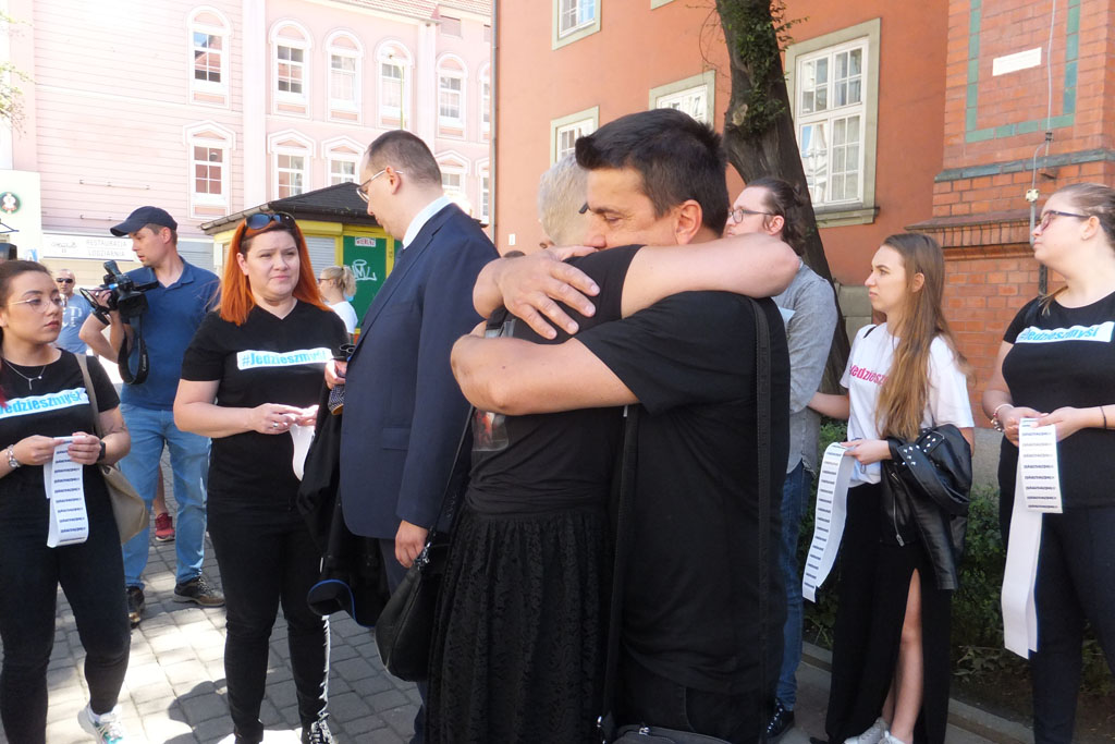#jedzieszmysl. Wstrząsający apel matek przed legnickim sądem