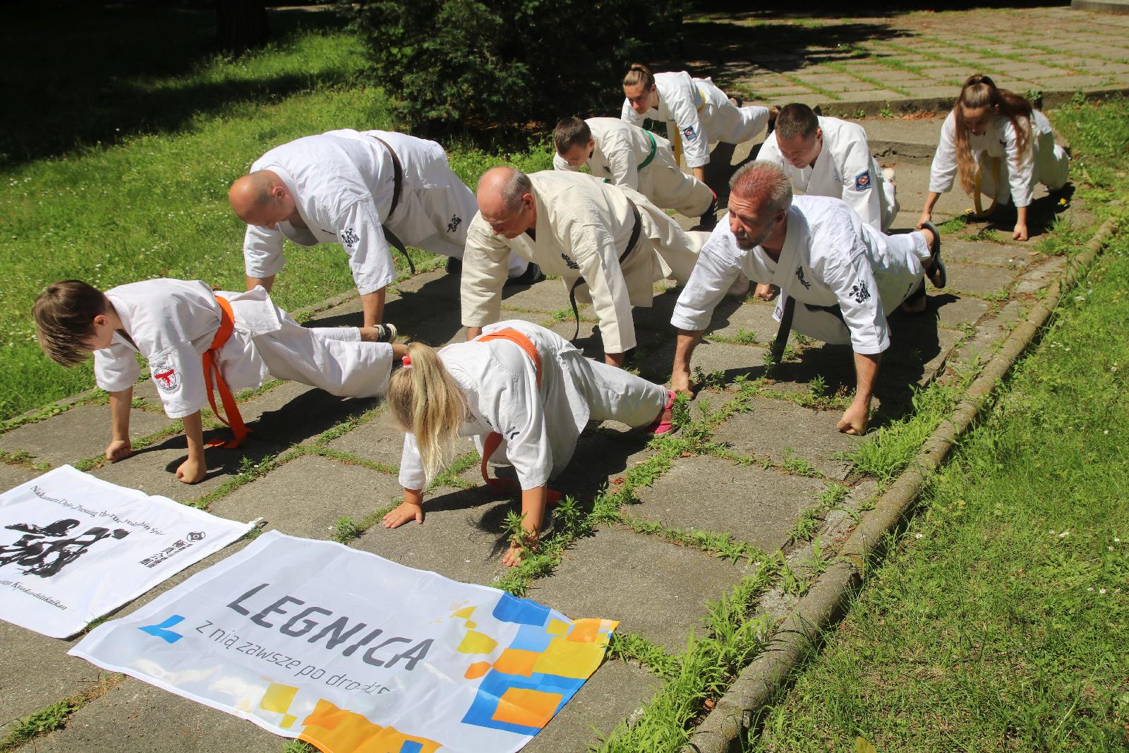 Sensei Ernest pompuje z Legnickim Klubem Karate Kyokushin