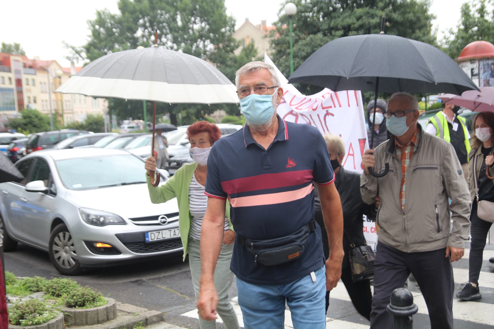 Grupa 150 osób protestowała przeciwko budowie spalarni opon