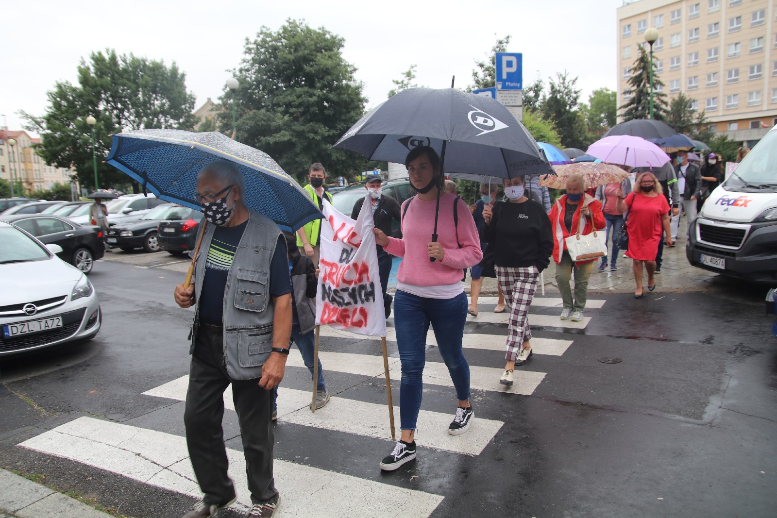 Grupa 150 osób protestowała przeciwko budowie spalarni opon