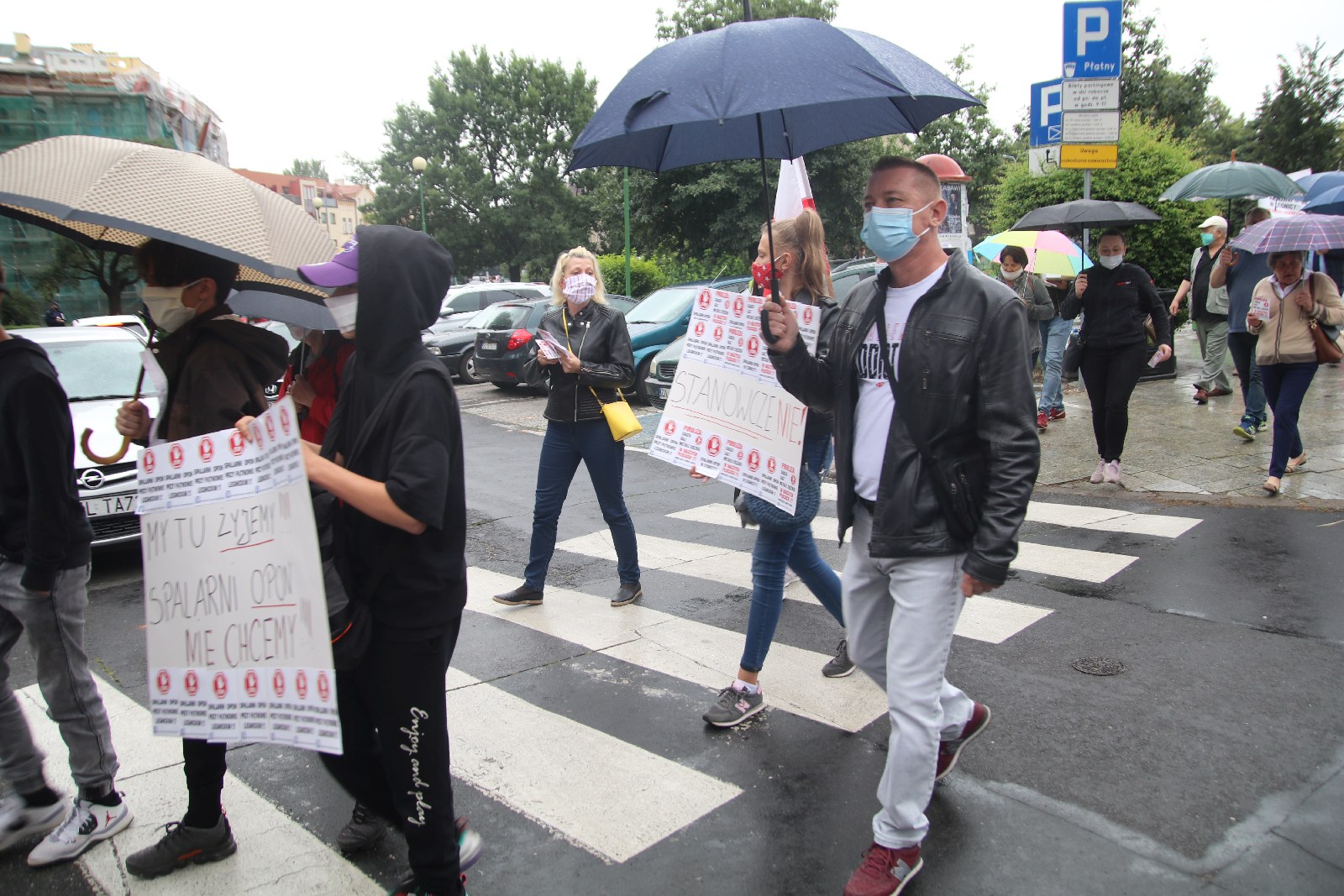 Grupa 150 osób protestowała przeciwko budowie spalarni opon