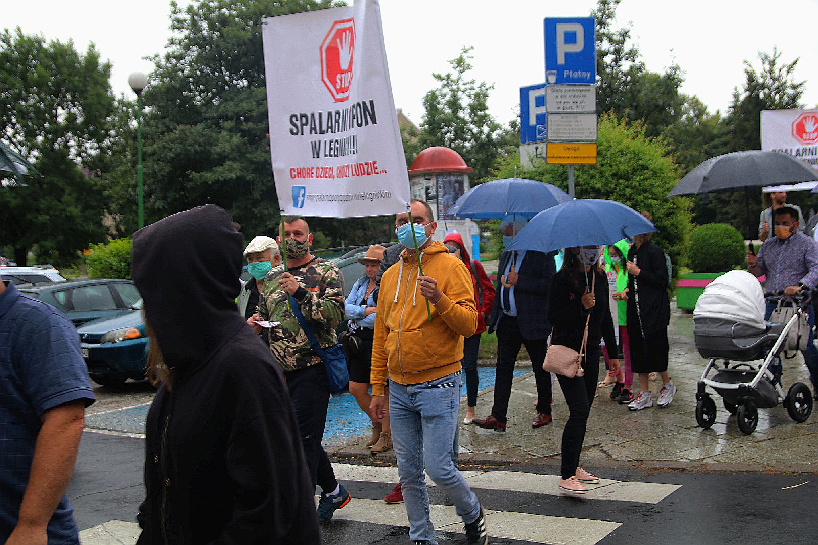 Grupa 150 osób protestowała przeciwko budowie spalarni opon