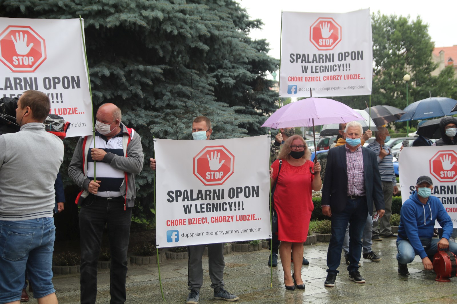 Grupa 150 osób protestowała przeciwko budowie spalarni opon