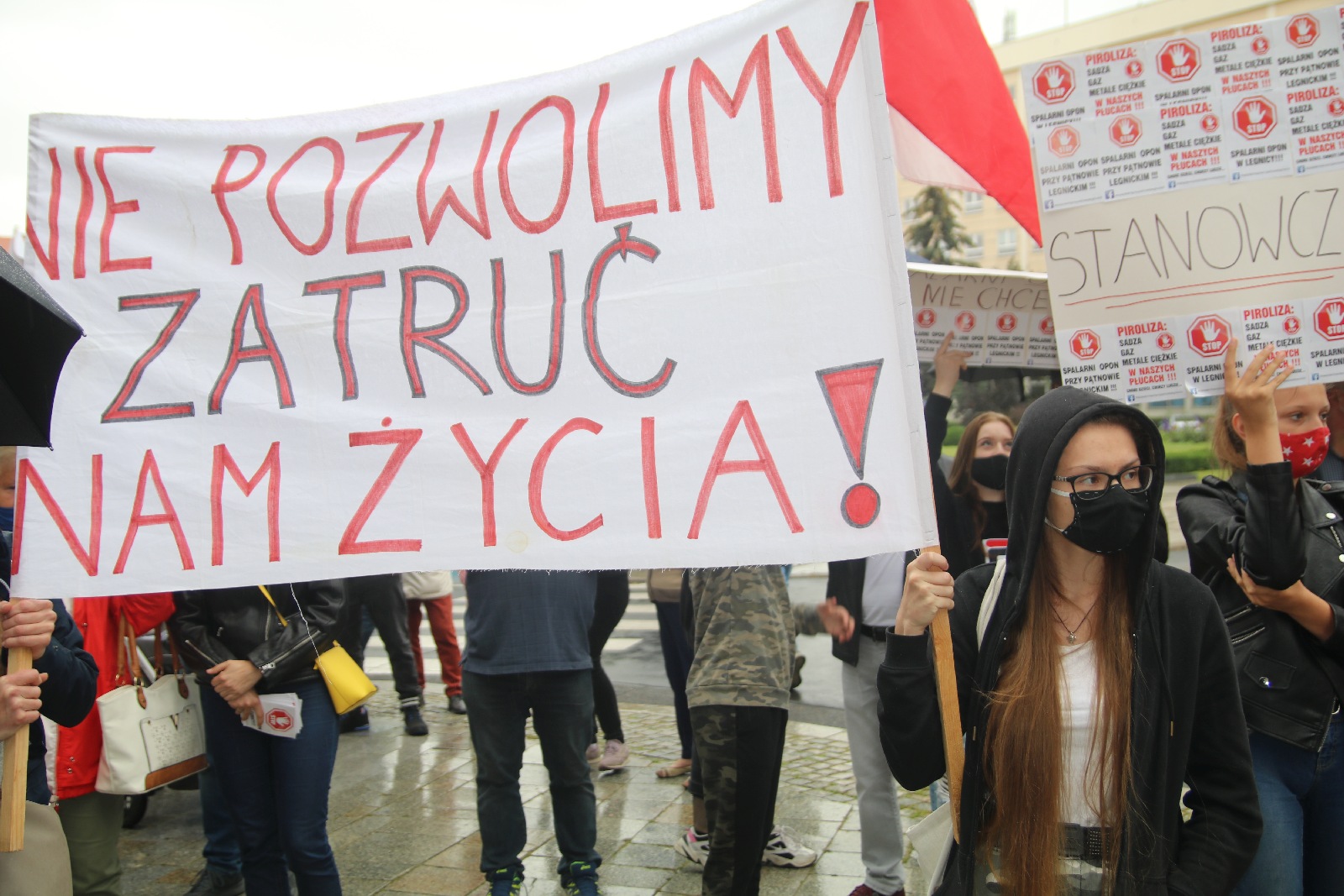 Grupa 150 osób protestowała przeciwko budowie spalarni opon