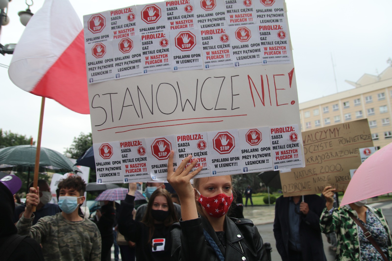 Grupa 150 osób protestowała przeciwko budowie spalarni opon