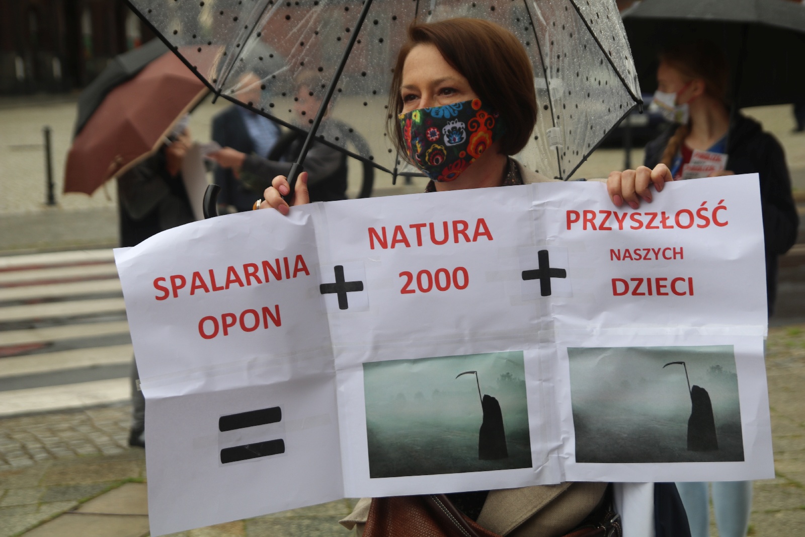 Grupa 150 osób protestowała przeciwko budowie spalarni opon