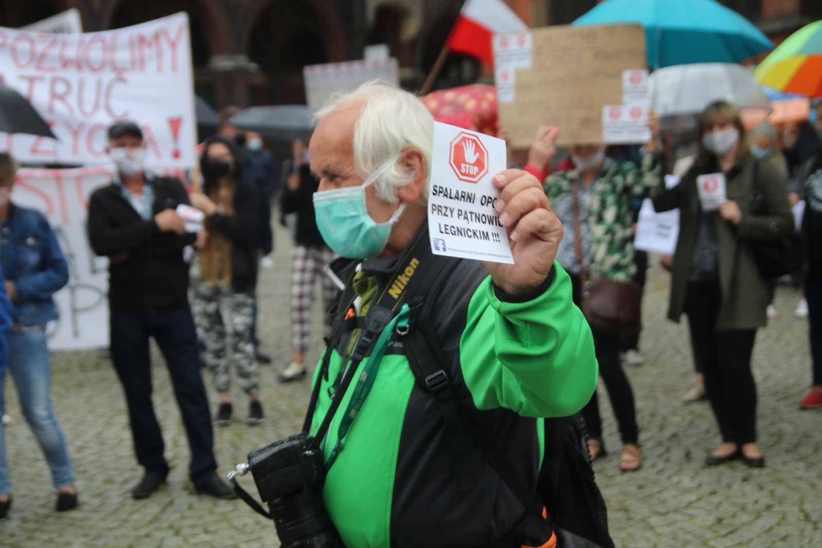 Grupa 150 osób protestowała przeciwko budowie spalarni opon