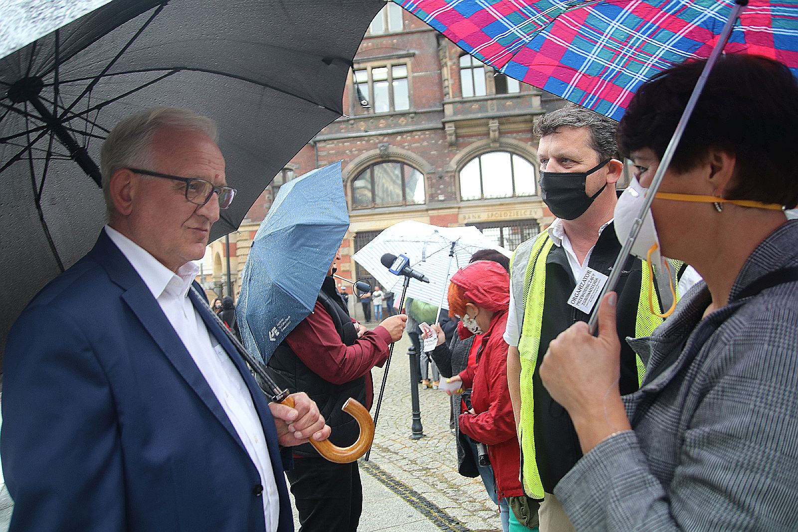 Grupa 150 osób protestowała przeciwko budowie spalarni opon