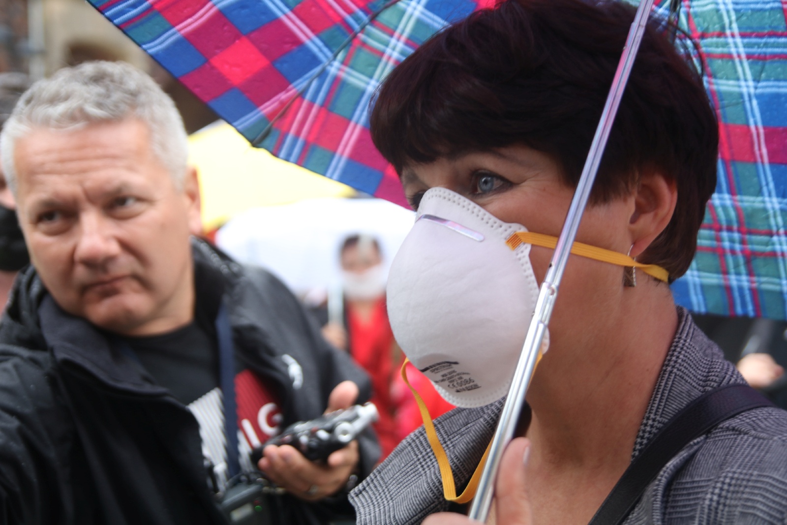 Grupa 150 osób protestowała przeciwko budowie spalarni opon