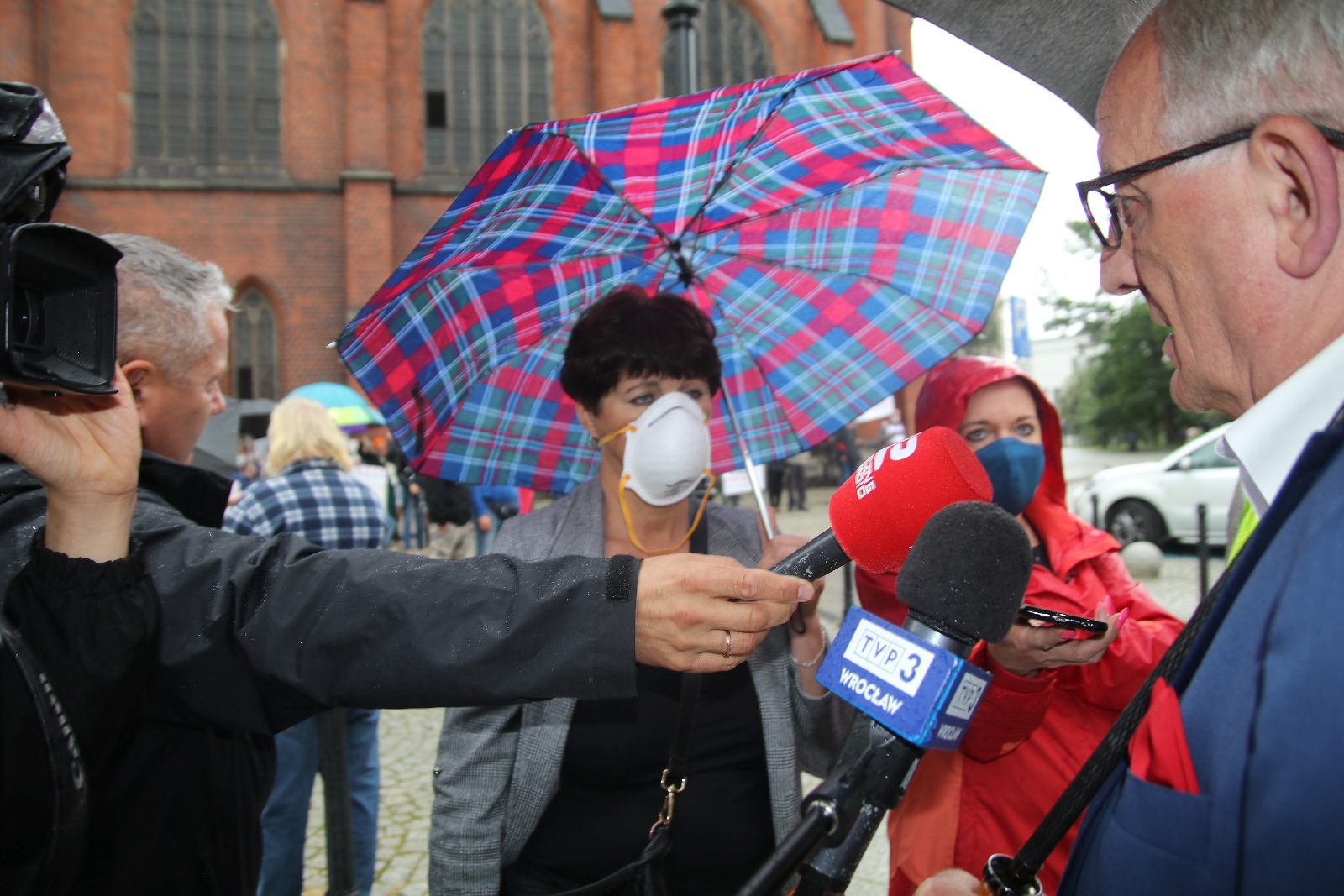 Grupa 150 osób protestowała przeciwko budowie spalarni opon