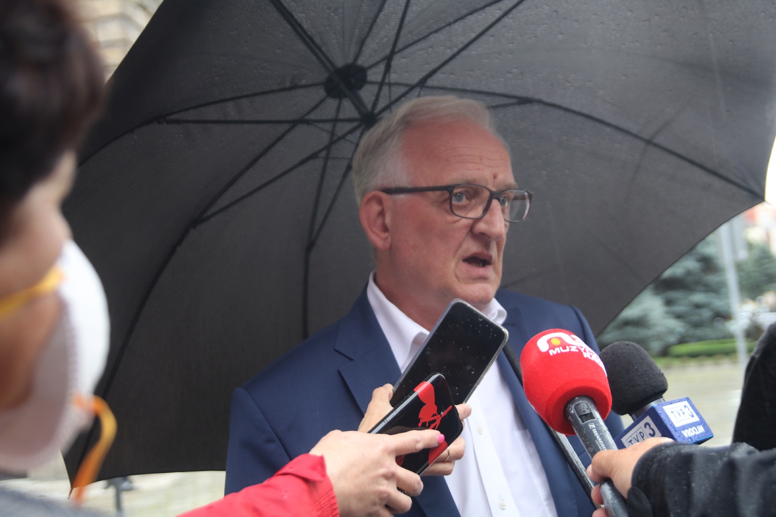 Grupa 150 osób protestowała przeciwko budowie spalarni opon